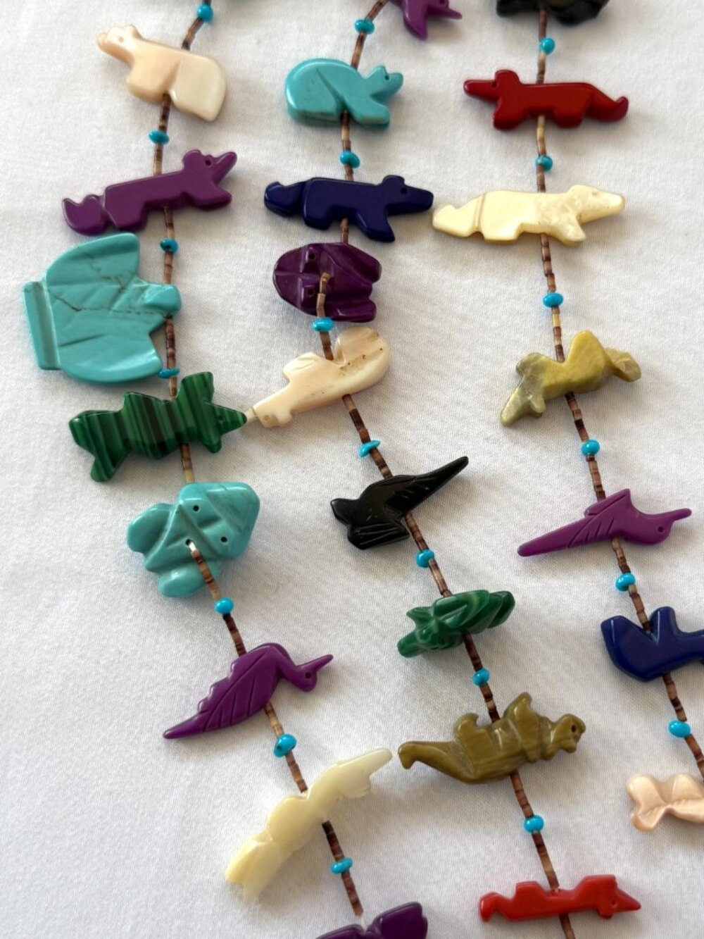 VINTAGE ZUNI ANIMAL FETISH HAND CARVED GEMSTONE HEISHI BEAD 3-STRAND NECKLACE - Picture 15 of 16